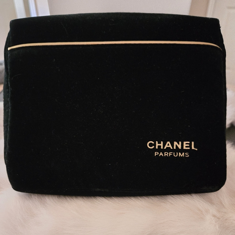 NWOT CHANEL PARFUMS Black Velvet Clutch Bag